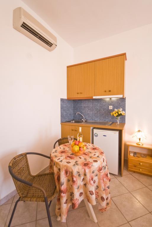 Pension St.George Rooms & Studios Perivolos  Ruang foto